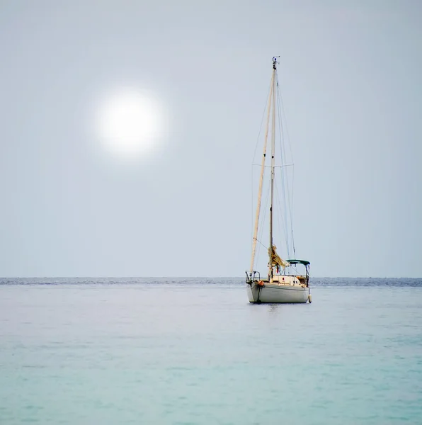 Yacht in mare aperto — Foto Stock