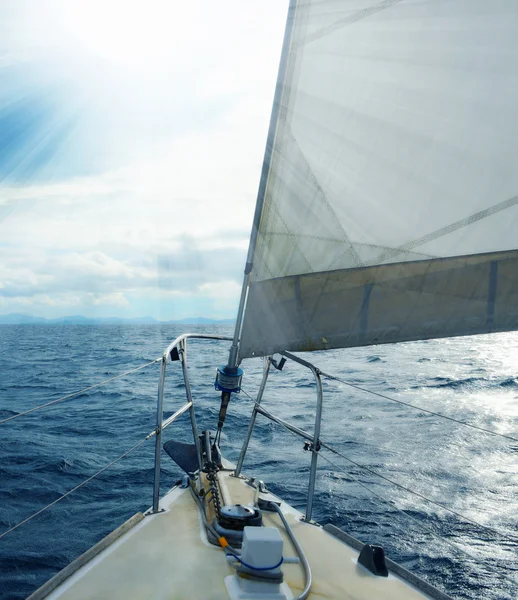 Jacht in volle zee — Stockfoto