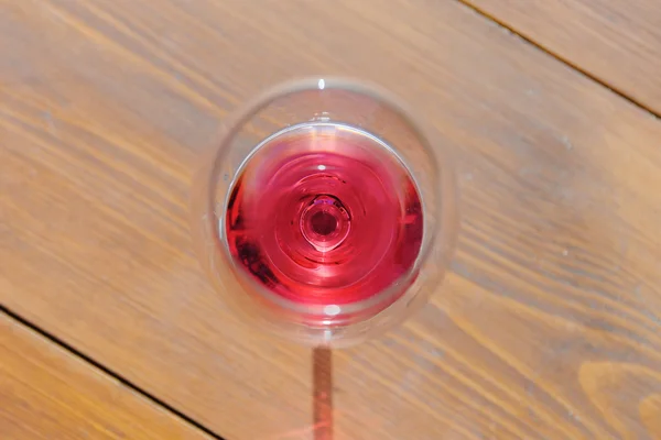 Bir kadeh kırmızı şarap. Stok Fotoğraf