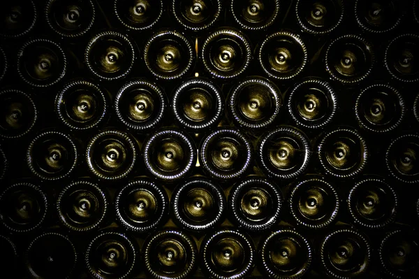 Stare butelki czerwonego wina — Zdjęcie stockowe