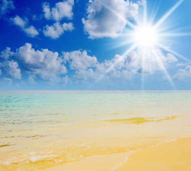 adada güneşli tropikal plaj