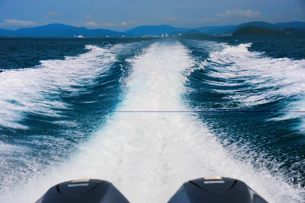 スピード ボートから海の尾 — ストック写真