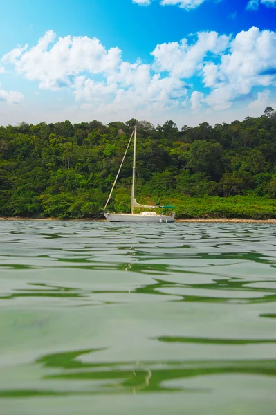 Yate en mar abierto — Foto de Stock