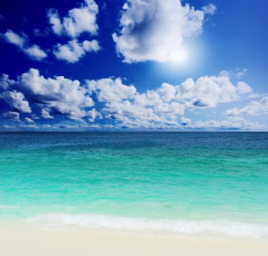 adada güneşli tropikal plaj