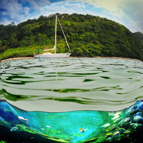 Yacht in mare aperto — Foto Stock