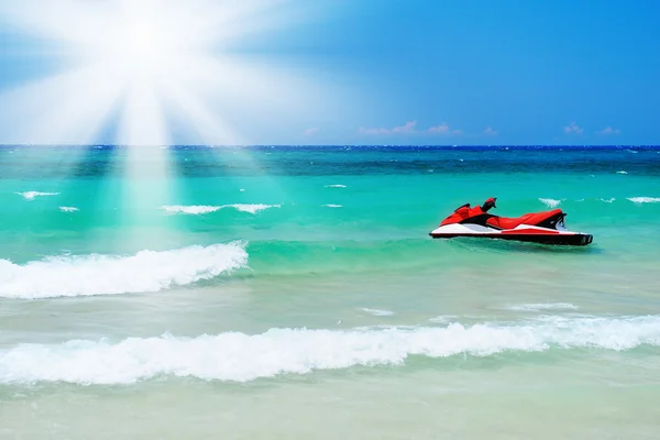 Sunny spiaggia tropicale sull'isola — Foto Stock