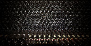 eski şişe kırmızı şarap