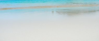 adada güneşli tropikal plaj