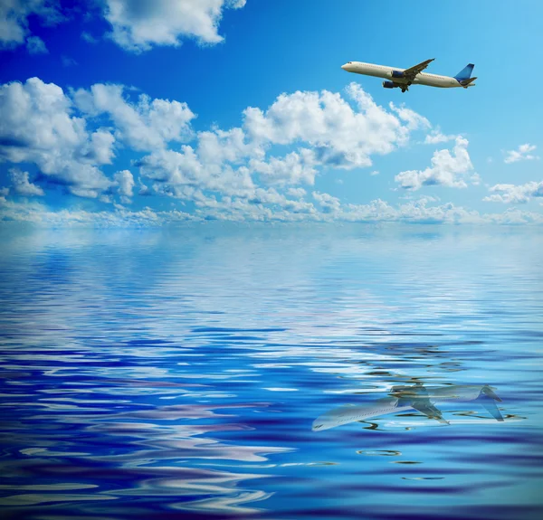 Azul Cielo soleado con nubes — Foto de Stock