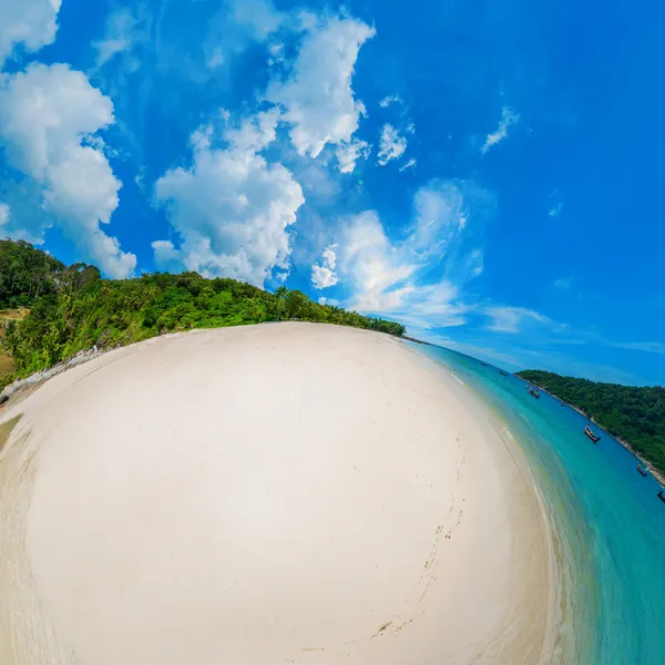 Spiaggia soleggiata — Foto Stock