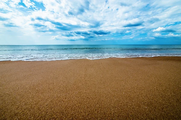 Beautiful sunny tropical beach — Stock Photo, Image