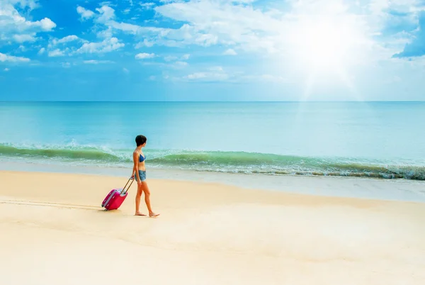 Woman with suitcase — Stock Photo, Image