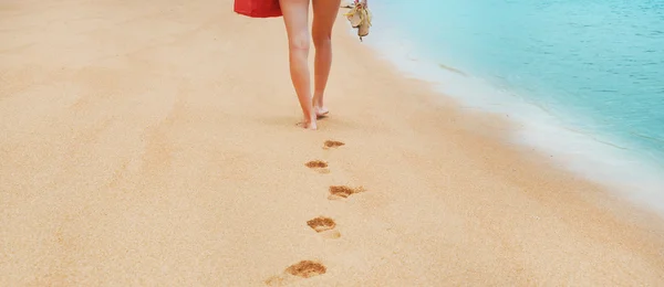 Trail barefoot feet in the sand — Stock Photo, Image