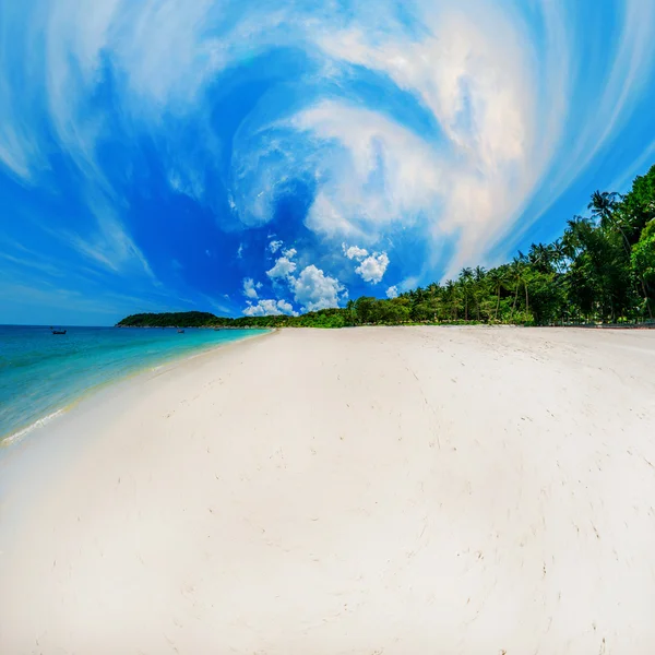 Spiaggia soleggiata — Foto Stock