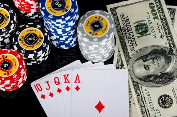 Pokerchips, Karten und Dollar — Stockfoto