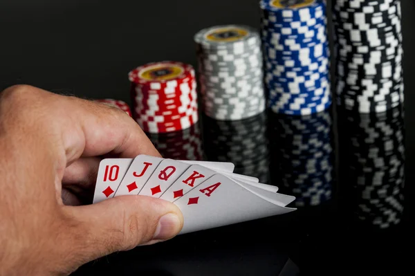 Jetons de poker Jouer aux cartes et aux dollars — Photo