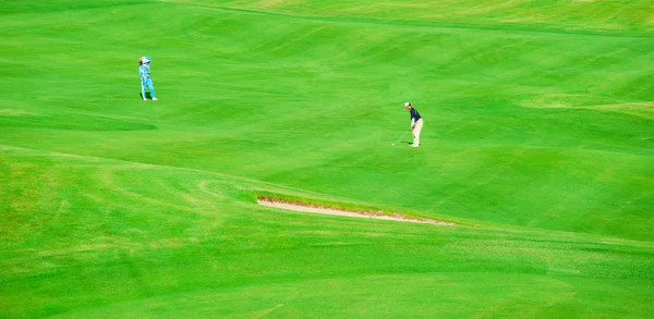 Club de golf. Hombre jugando al golf —  Fotos de Stock