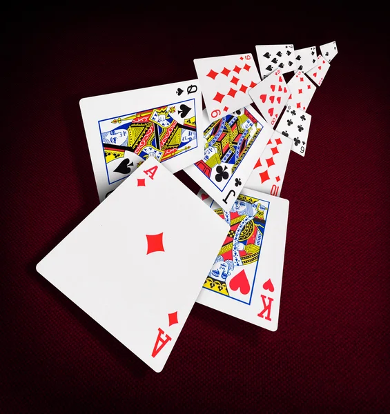 Jouer aux cartes poker casino — Photo