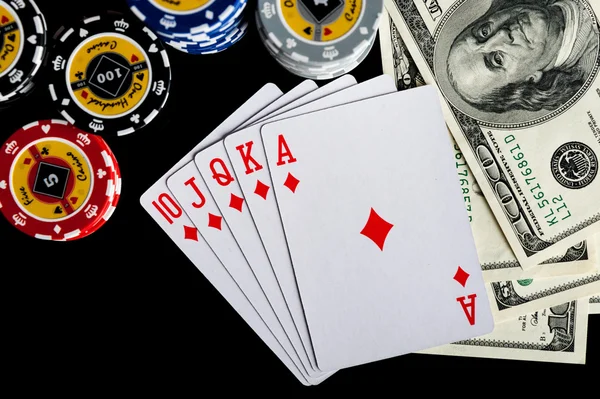 Iskambil ve dolar Poker fişleri — Stok fotoğraf