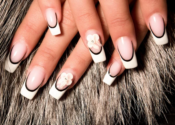 Güzel Tırnaklar