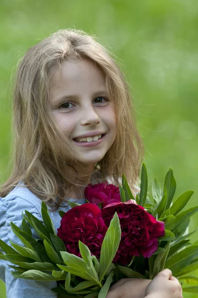 Gelukkig meisje. — Stockfoto