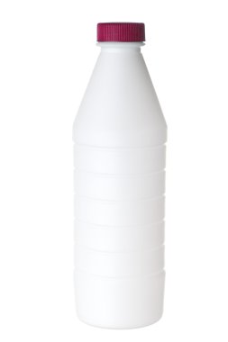 şişe süt beyaz zemin üzerine izole kırmızı bere ile