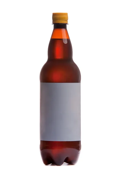 Garrafa de cerveja com etiqueta em branco isolada sobre fundo branco — Fotografia de Stock