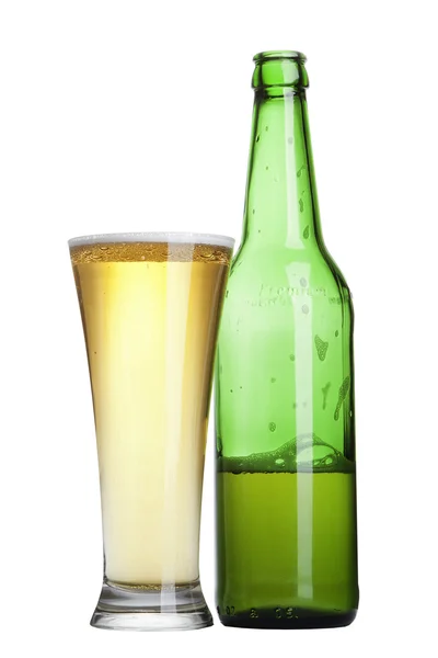 Bier in de fles en glas geïsoleerd op wit — Stockfoto