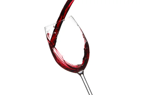 Vino rosso spruzzando in un bicchiere, isolato su bianco — Foto Stock