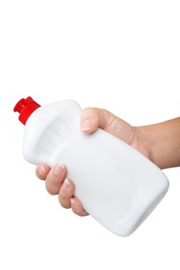 Beyaz backgrou izole bir deterjan plastik şişe ile el