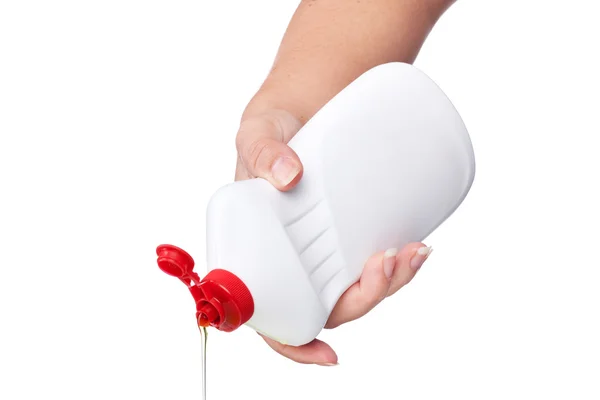 Mano con una bottiglia di plastica detergente isolato su backgrou bianco — Foto Stock