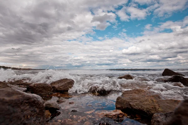 Sea coast after a storm. Evening. — Stock Photo, Image