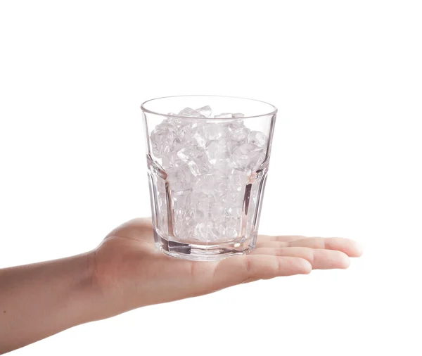 Glas med isbitar på hand i vitt — Stockfoto