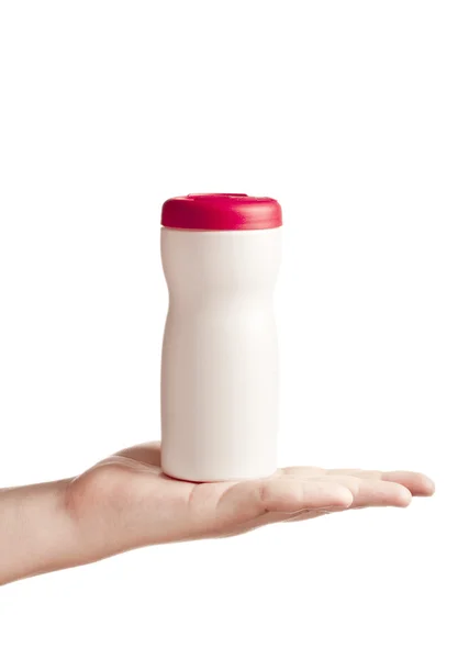 Mano con una botella de plástico aislada sobre fondo blanco — Foto de Stock