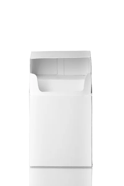 Beyaz backgr izole sigara olmadan açık sigara paketi