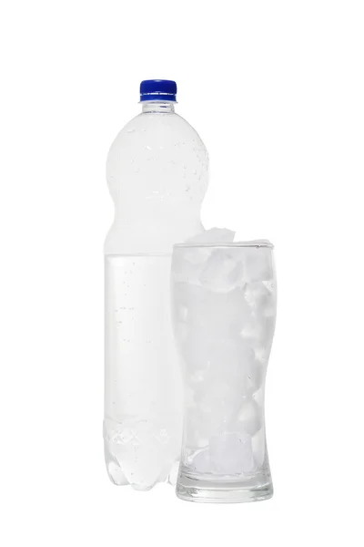 Beyaz arka planda izole edilmiş bir şişe soda. — Stok fotoğraf