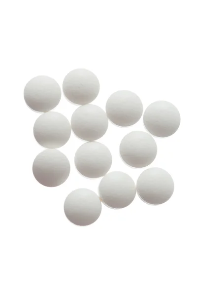 Beyaz arka planda izole edilmiş haplar