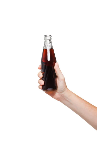 Hand met een fles cola op witte achtergrond — Stockfoto