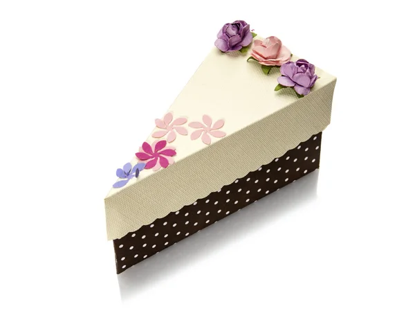 Um pedaço de bolo em forma de caixa — Fotografia de Stock