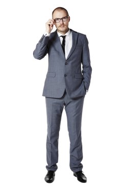 Düşünceli genç adam.