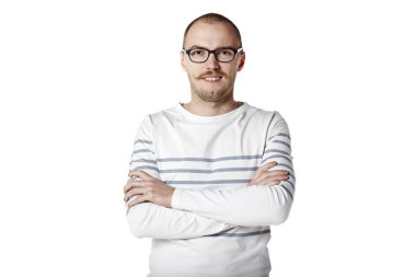 Arkadaş canlısı genç adam.