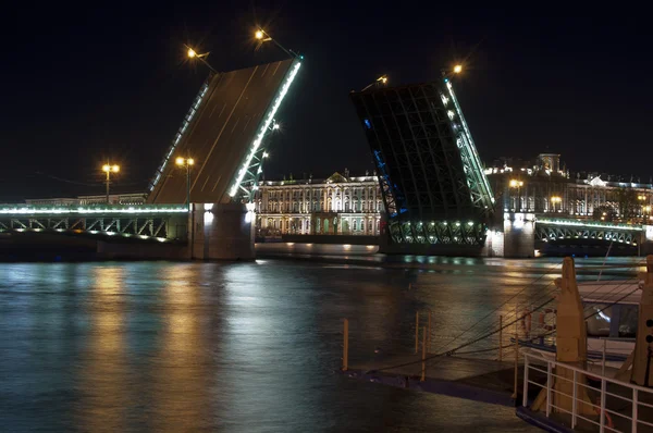 The drawn bridge — Stock Photo, Image