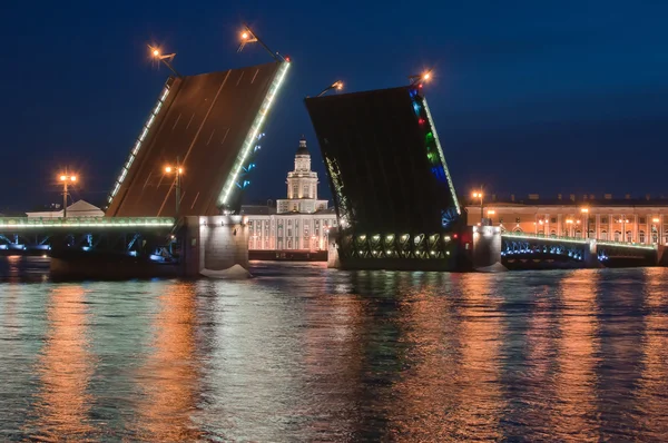 The drawn bridge — Stock Photo, Image