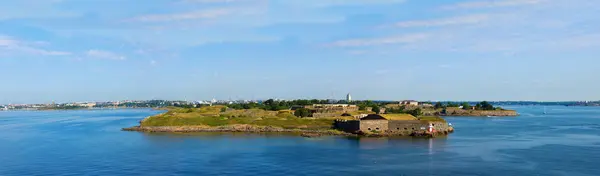 Panoramiczny widok na twierdzy suomenlinn w letni dzień — Zdjęcie stockowe