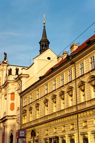 O antigo edifício em Praga — Fotografia de Stock