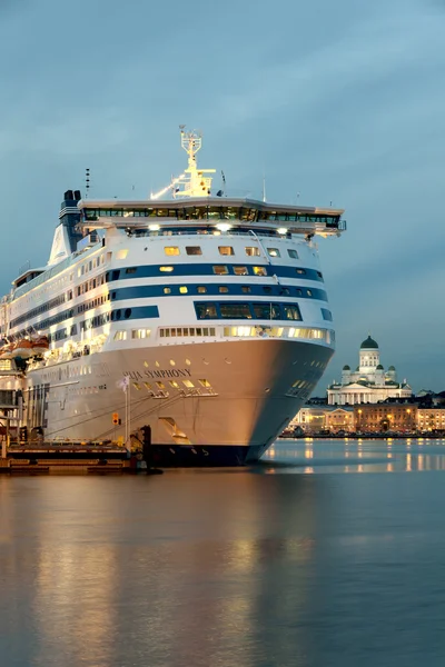 HELSINKI, FINLANDE-14 DÉCEMBRE : Le ferry de la ligne Silja à l'amarrage dans la ville d'Helsinki — Photo