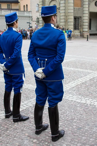 STOCKHOLM - JULY 23: Changing of the guard ceremony with the participation of the Royal Guard cavalry — Stock Photo, Image