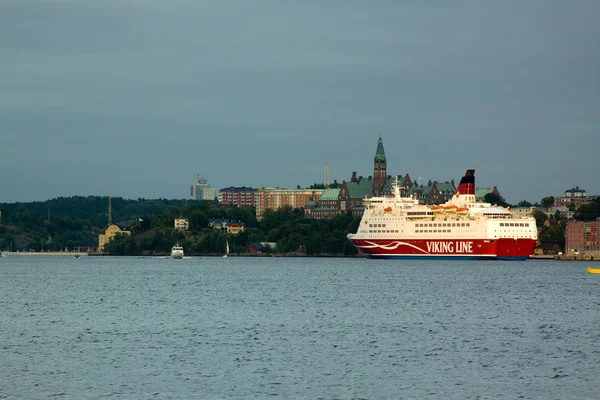 Стокгольм, Швеція Червень 23: на поромній лінії Вікінг пришвартований на причалі в місті Стокгольм — стокове фото