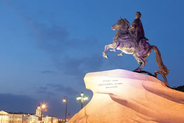 Monument till brons ryttaren på kvällen, st. petersburg — Stockfoto