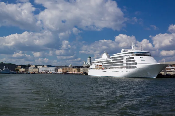 Ferries em amarração no porto de Helsínquia — Fotografia de Stock